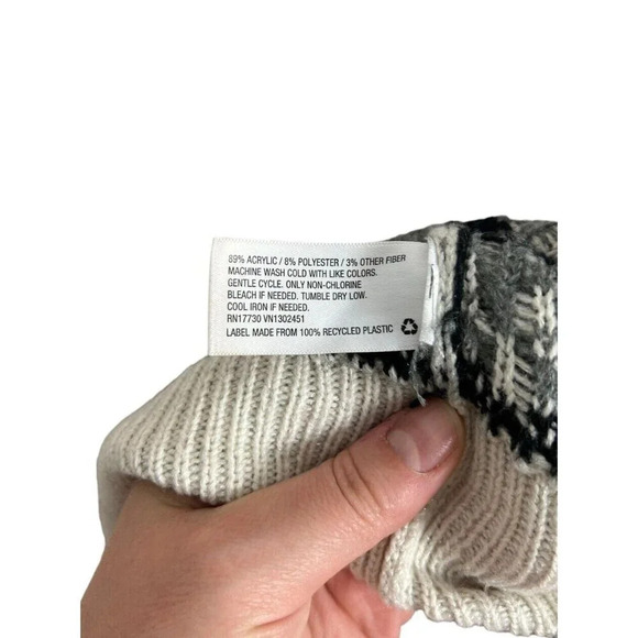 Mossimo Supply Co Pullover Tight Knit Fair Isle Polar Bear Sweater Size Large - Picture 4 of 8